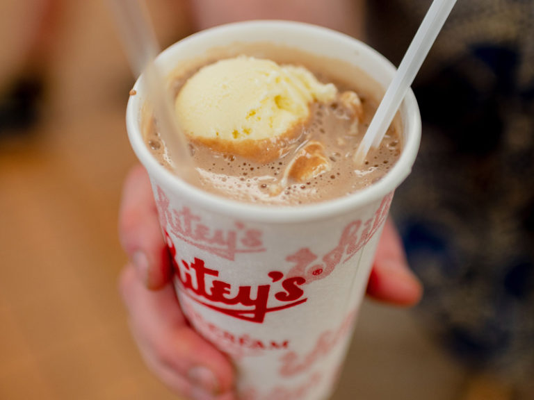 A QUAD CITIES FOOD TOUR Heavy Table