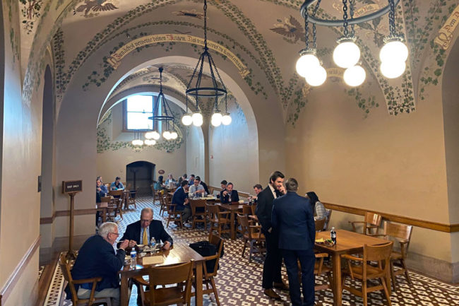 Um Rathskeller The Rathskeller at the Minnesota Capitol – Heavy Table